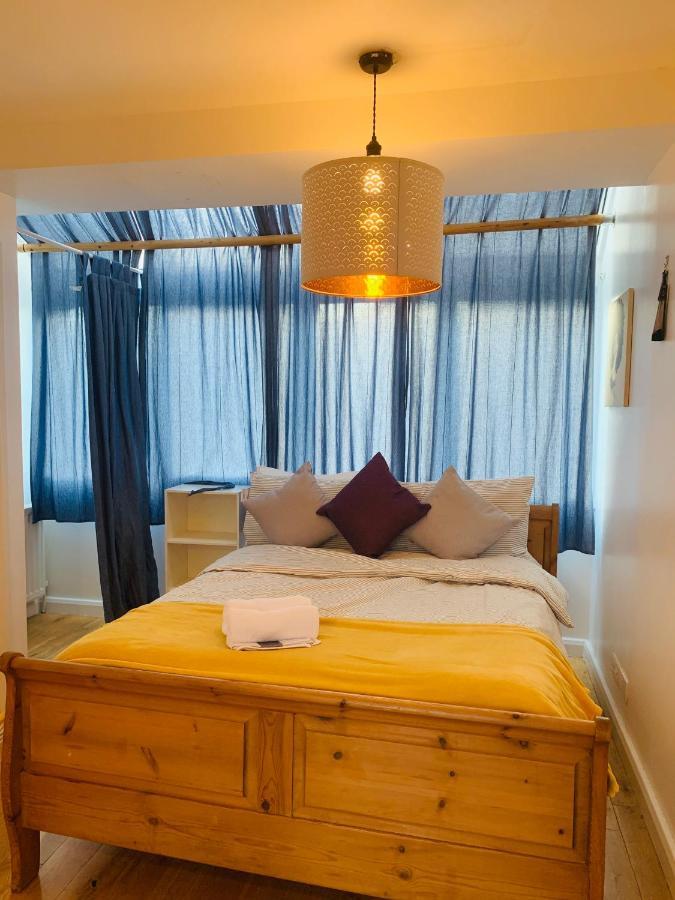 Riverside Double Room With Double Sofa Bed London Exterior photo