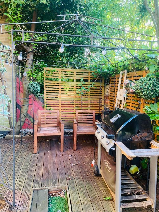 Riverside Double Room With Double Sofa Bed London Exterior photo
